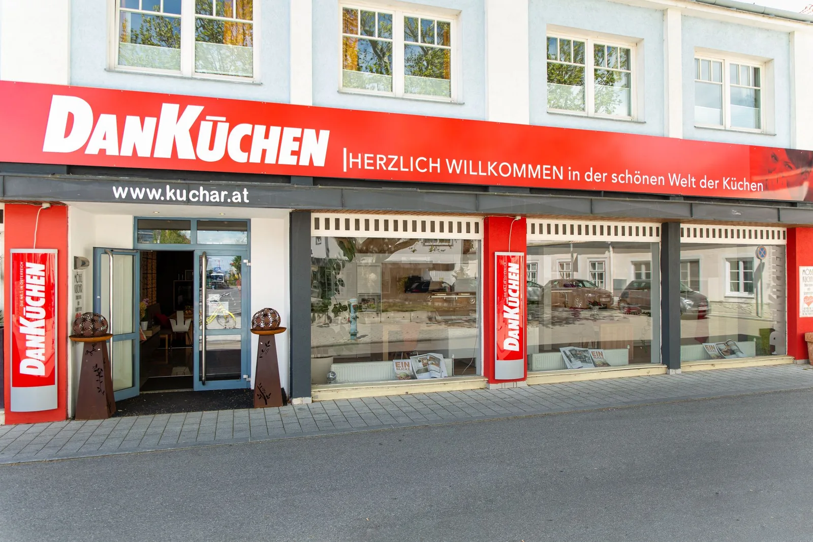 Ladenfront des DAN Küchen Studios Kuchar Möbel in Herzogenburg
